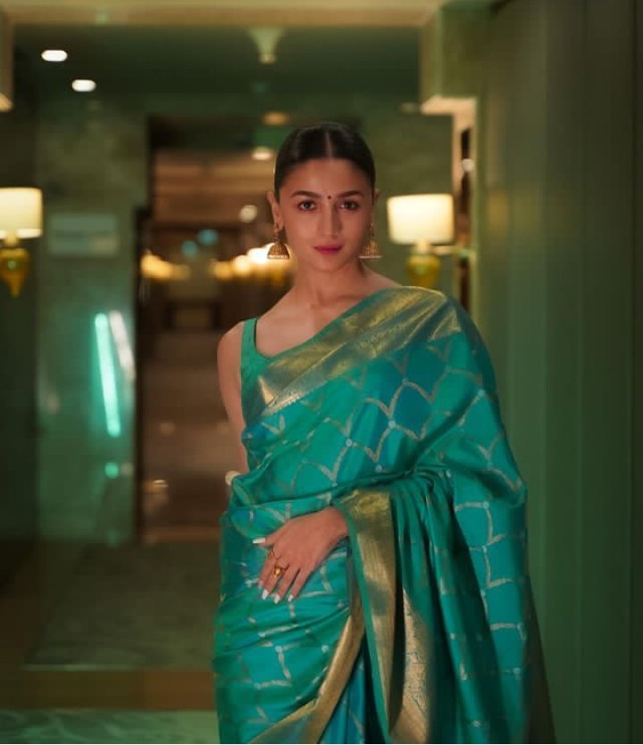 Alia Bhatt Saree Outfit