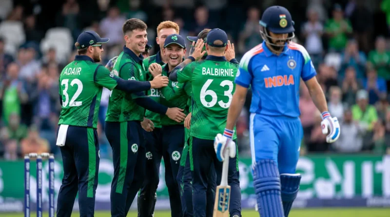 IND vs IRE 1st T20I में भारत पर ऐतिहासिक जीत के बाद जश्न मनाते आयरलैंड के खिलाड़ी, मैदान छोड़ते भारतीय बल्लेबाज